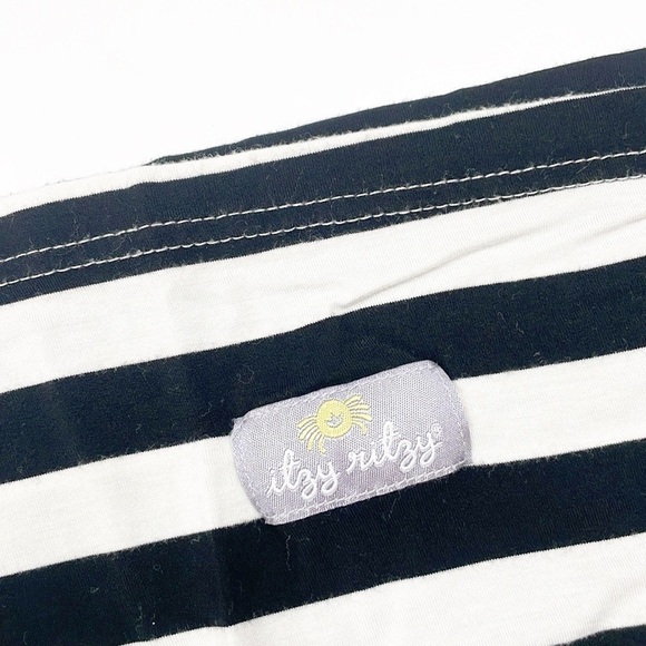 Itzy Ritzy 4-in-1 Nursing Cover, Car Seat Cover, Shopping Cart Cover & Scarf - Picture 2 of 6